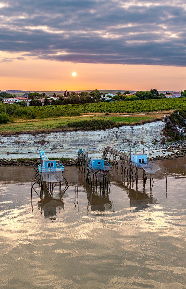 3 blue carrelets fishing cabins - 1