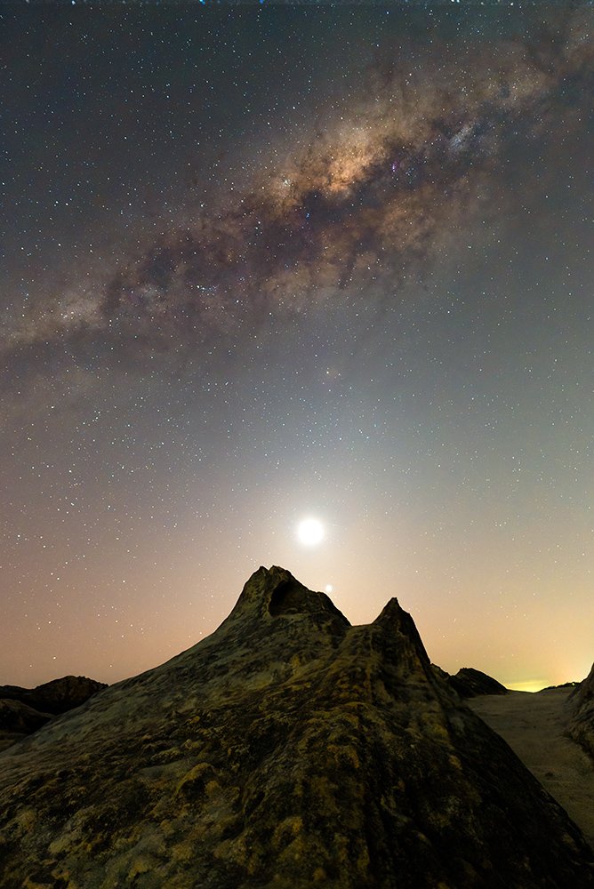 Moonset Under the Milkyway - 1