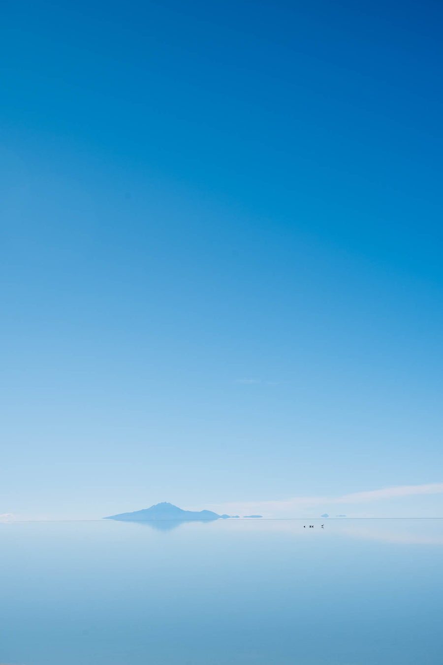 6616ab8ed8c3c268632d0a1d_peaceful-salt-flat-uyuni_1751527254152.jpg