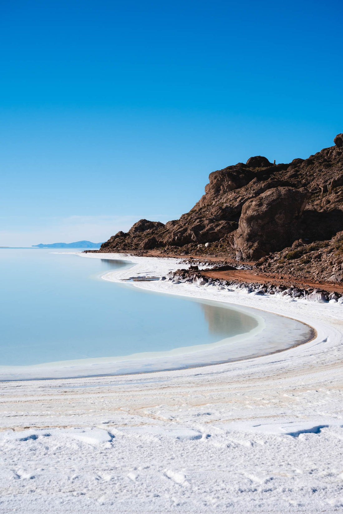 6616ab8ed8c3c268632d0a1d_rugged-salt-flat-uyuni_1751527854297.jpg