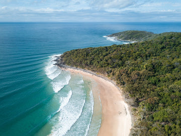 6616ab8ed8c3c268632d0a1d_tea-tree-bay-in-noosa-australia-landscape-_1755664718129.jpg
