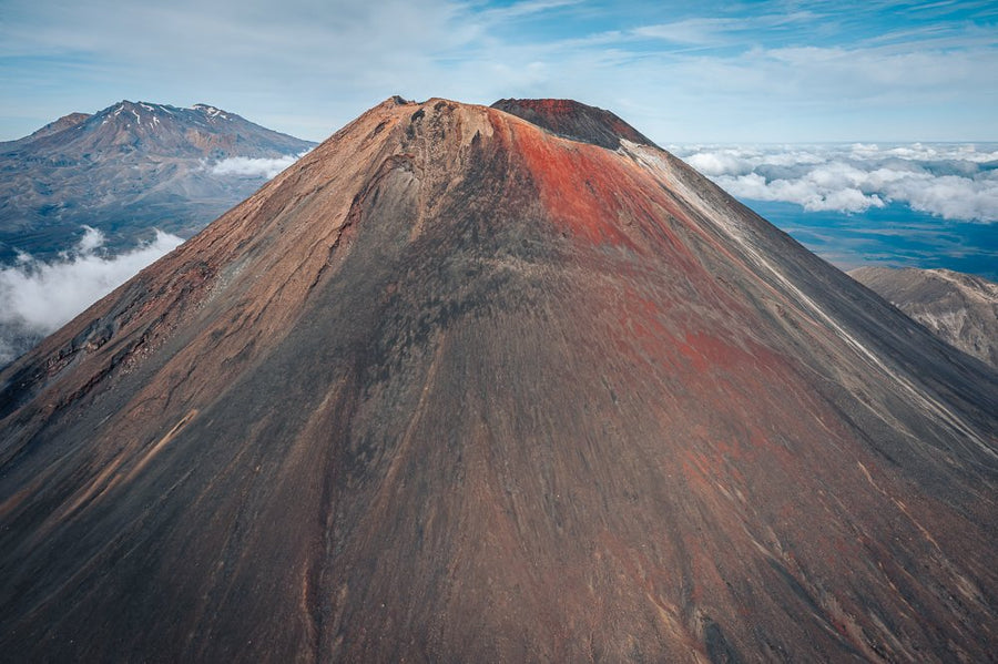6616ab8ed8c3c268632d0a1d_tongariro-national-park-new-zealand-3_1755666469722.jpg