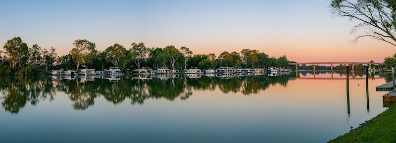 Berri Riverfront Houseboats Riverland