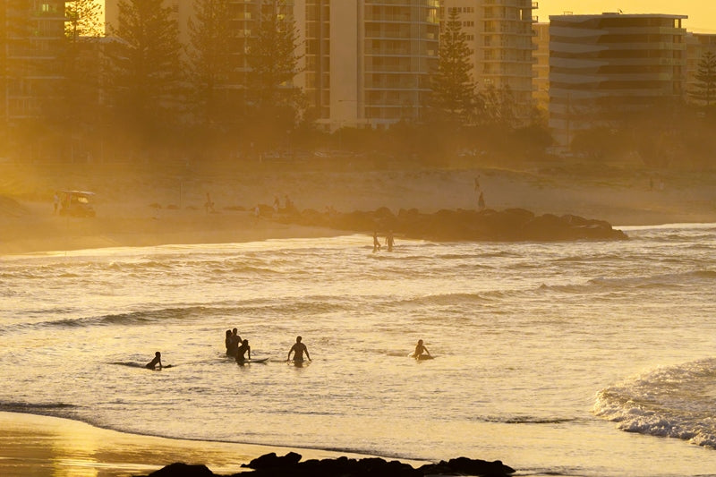 KIRRA BEACH | LAST LIGHT SURF