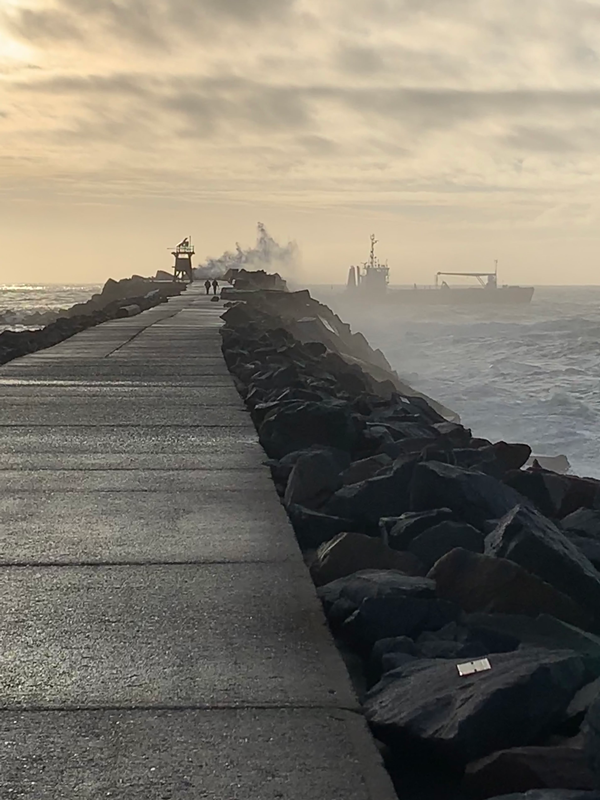 sepia breakwall